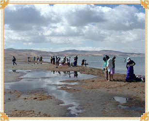 Pilgrims at Mansarovar Lake